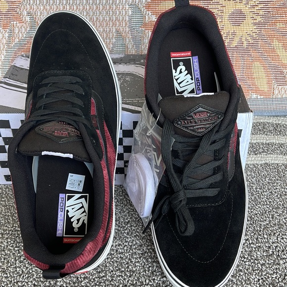 Vans WMNS Kyle Walker
Corduroy Tie-Dye/Black/White 
VN0A5JIEX4C
Sneakers - Picture 13 of 16